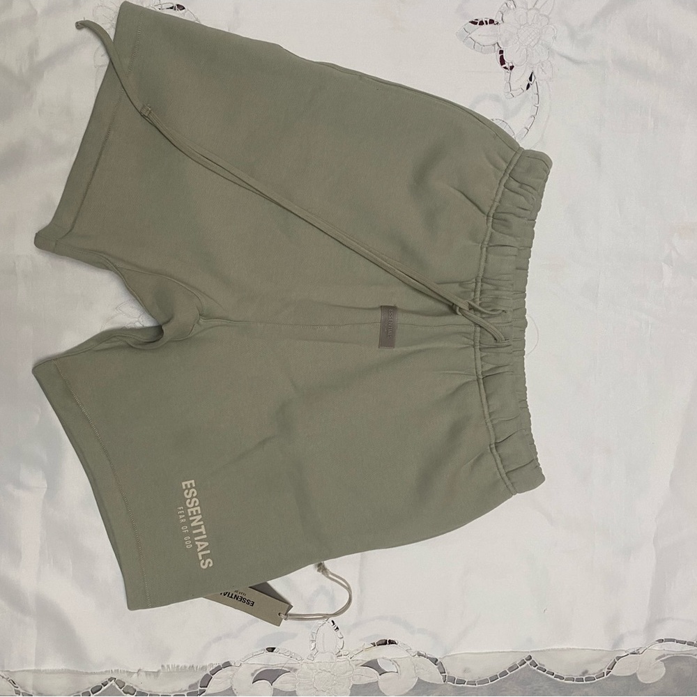 Essentials Fear of God MEN’S SHORTS SIZE LARGE NWT